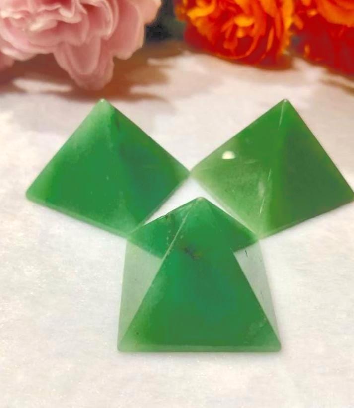 35MM Green Aventurine Gemstone Pyramid, Premium Quality 'A' Grade, Healing Crystals, Crystal Grids, Reiki