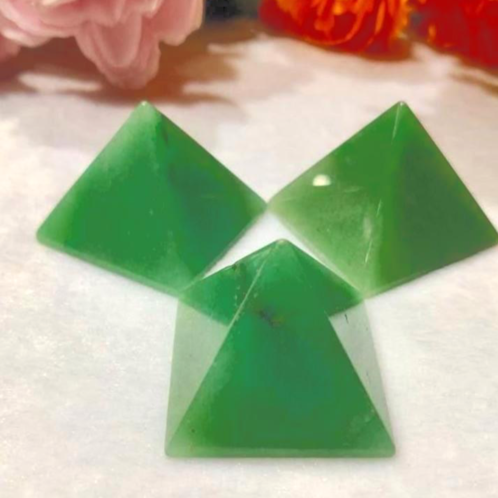 Green Aventurine Gemstone Pyramid – 35MM Crystal for Luck, Healing & Heart Chakra Work