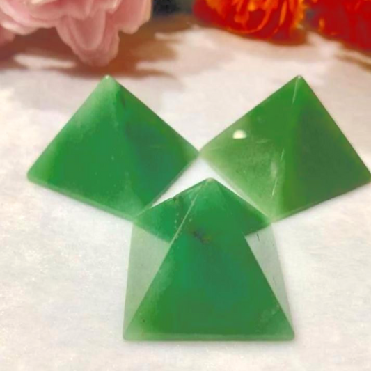 Green Aventurine Gemstone Pyramid – 35MM Crystal for Luck, Healing & Heart Chakra Work