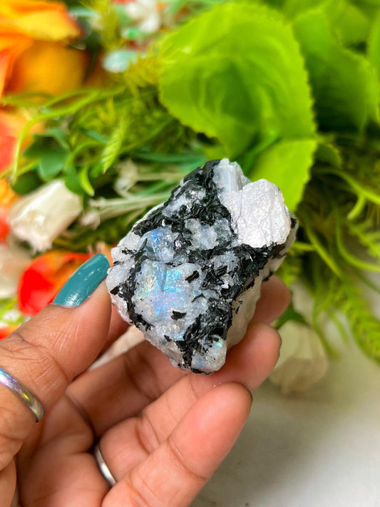 Premium White Rainbow Moonstone Crystal Natural Rough Stone with Beautiful Rainbow 84 Gram