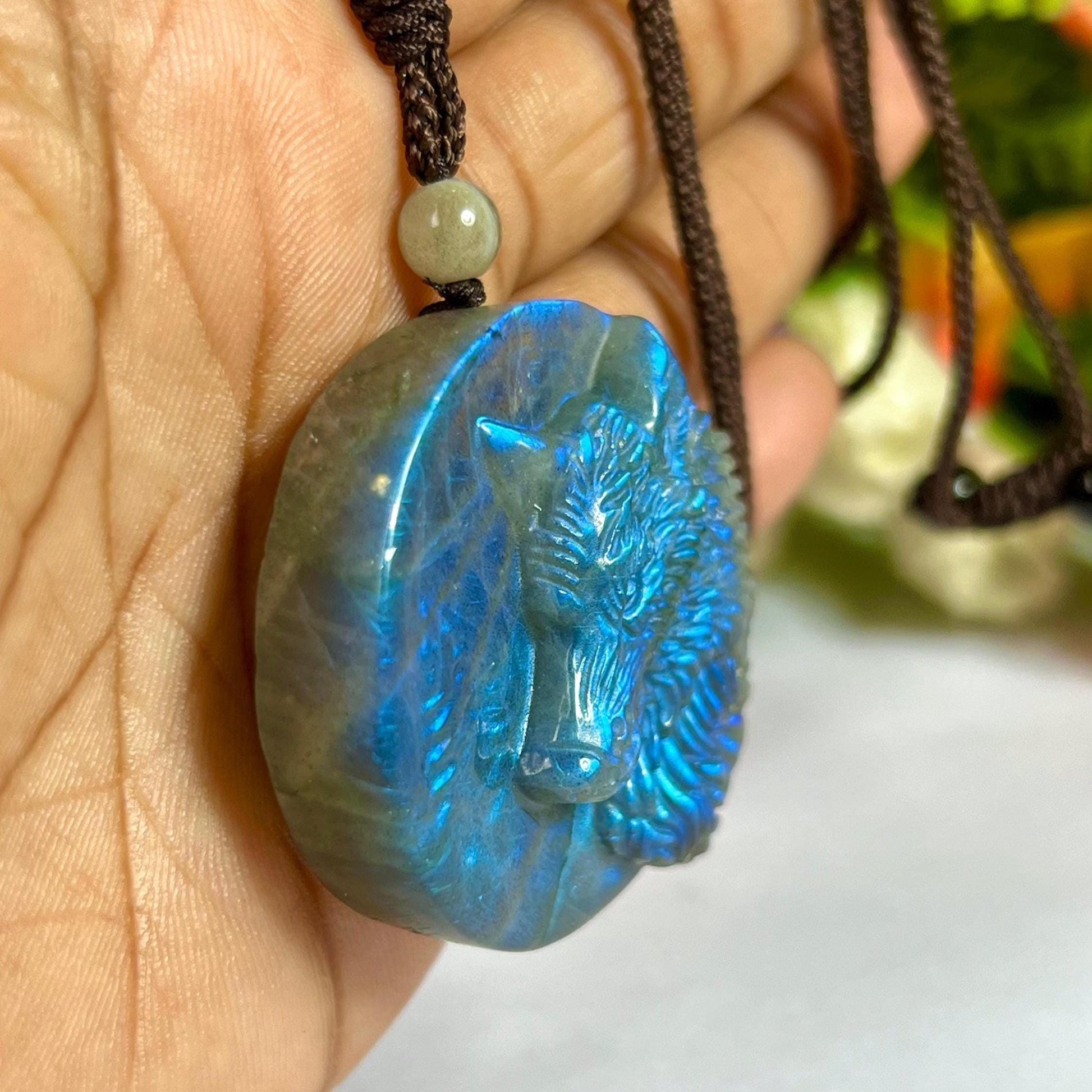 2" Labradorite Stone Wolf Face Carving Pendant Necklace – Mystical Glow for Balance & Protection