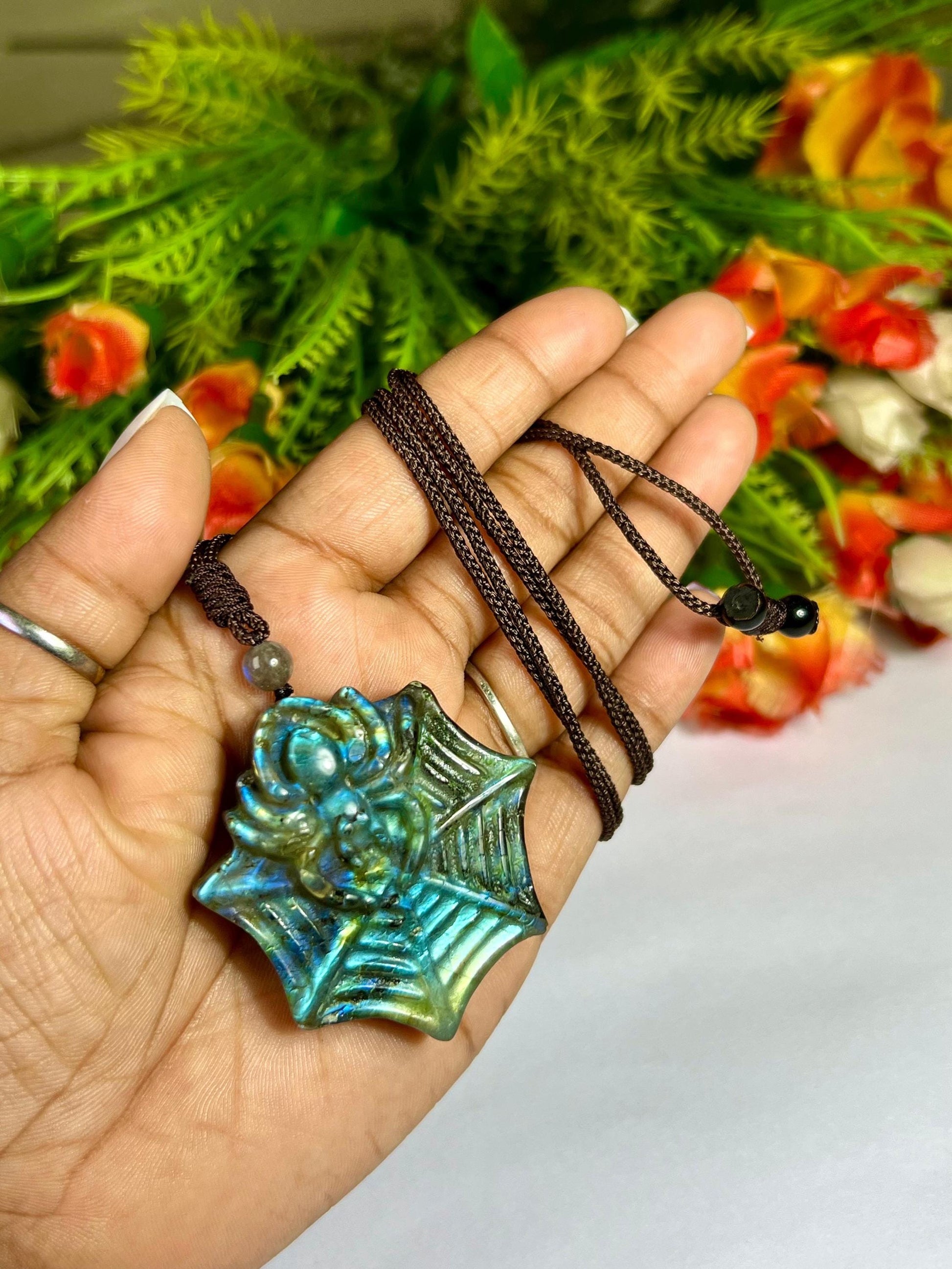2" Labradorite Stone Spider Carving Pendant Necklace – Mystical Glow for Balance & Protection