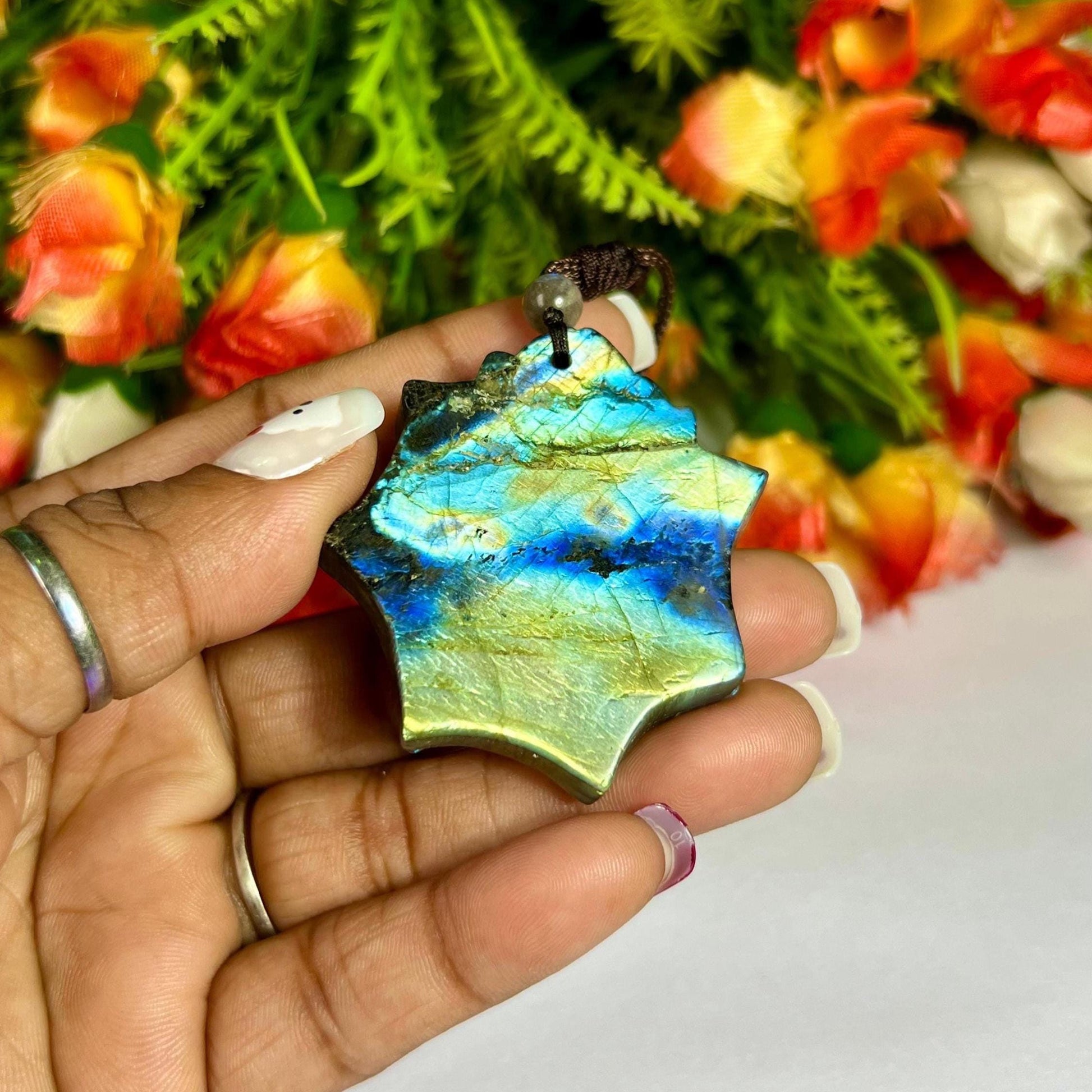 2" Labradorite Stone Spider Carving Pendant Necklace – Mystical Glow for Balance & Protection
