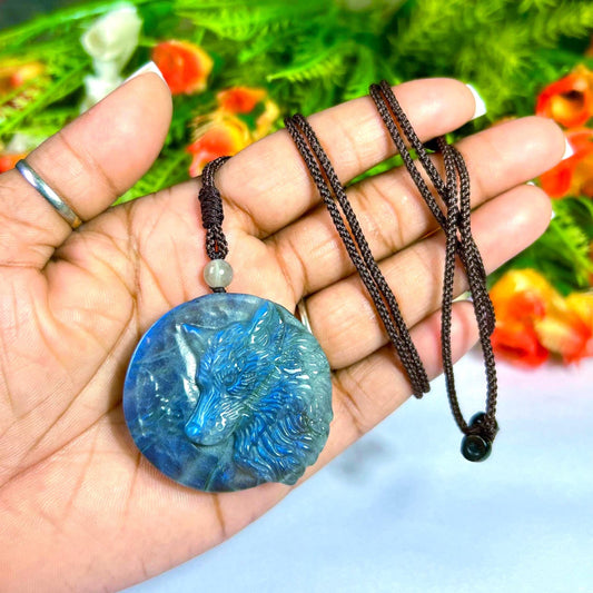 2" Labradorite Stone Wolf Face Carving Pendant Necklace – Mystical Glow for Balance & Protection