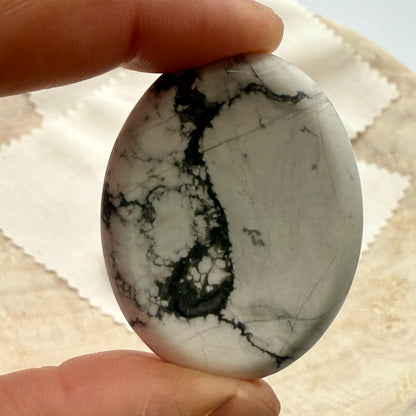 Howlite Worry Stone – Palm Crystal for Calm, Patience & Balance