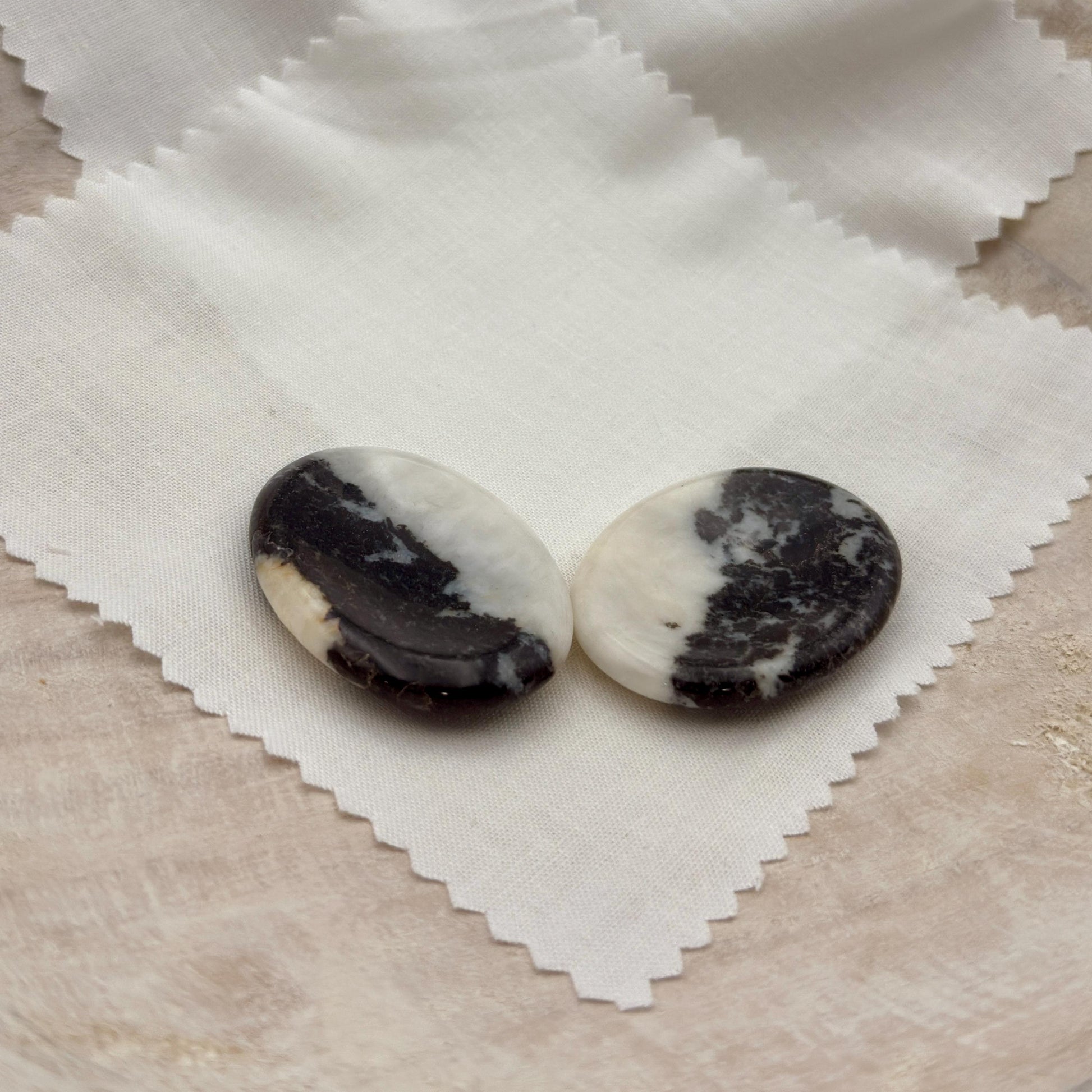 Black Zebra Jasper Worry Stone – Oval Palm Crystal, Grounding