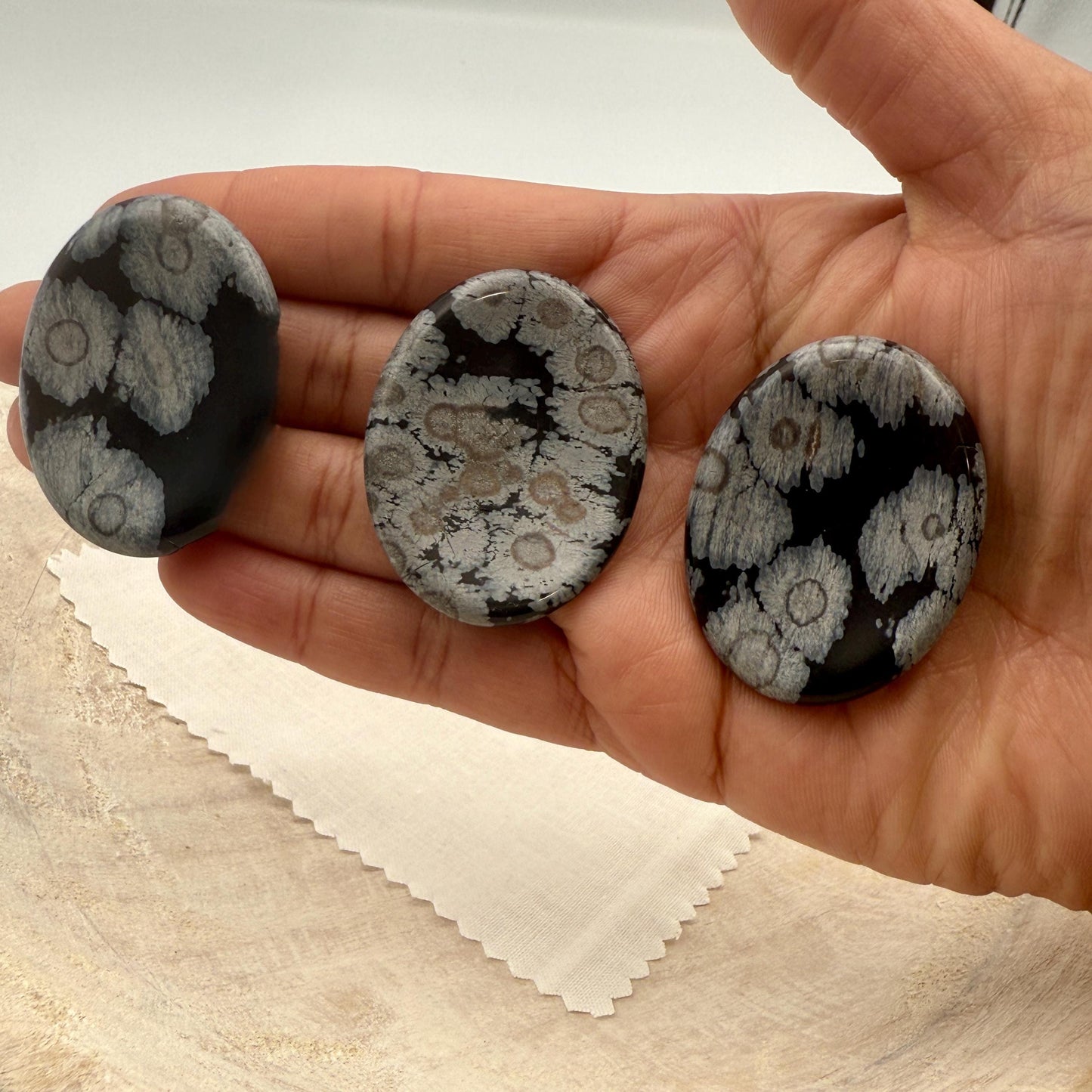 Snowflake Obsidian Worry Stone – Polished Palm Crystal, Metaphysical Gift