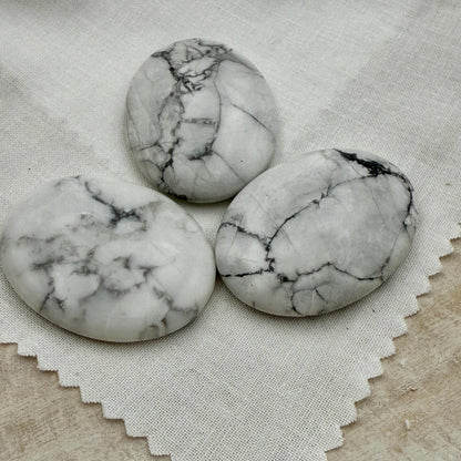 Howlite Worry Stone – Palm Crystal for Calm, Patience & Balance