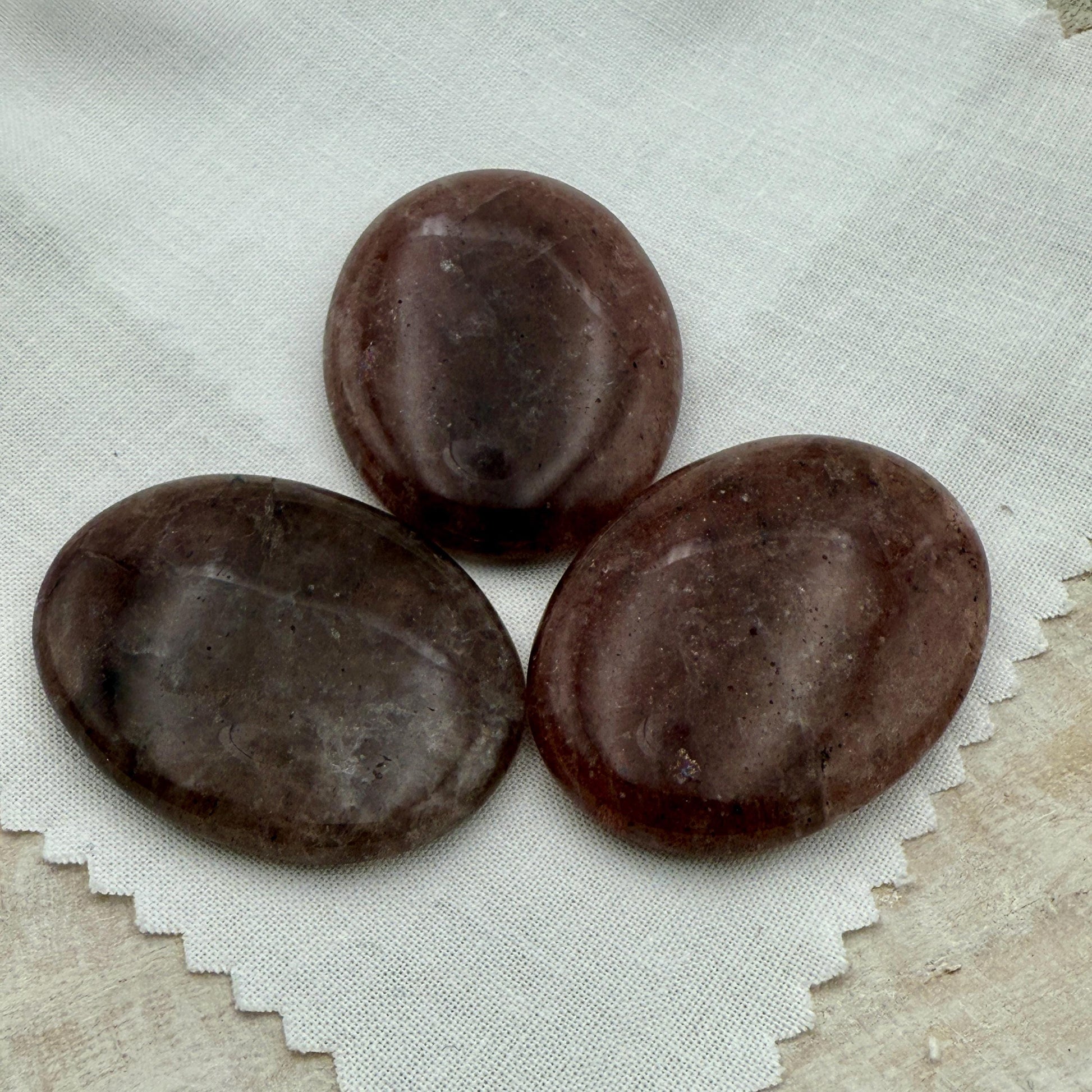 Strawberry Quartz Worry Stone – Oval Palm Crystal, Emotional Healing