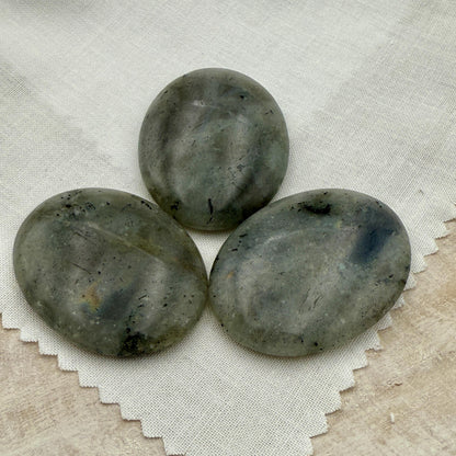 Grey Labradorite Worry Stone – Oval Palm Crystal, Metaphysical Protection