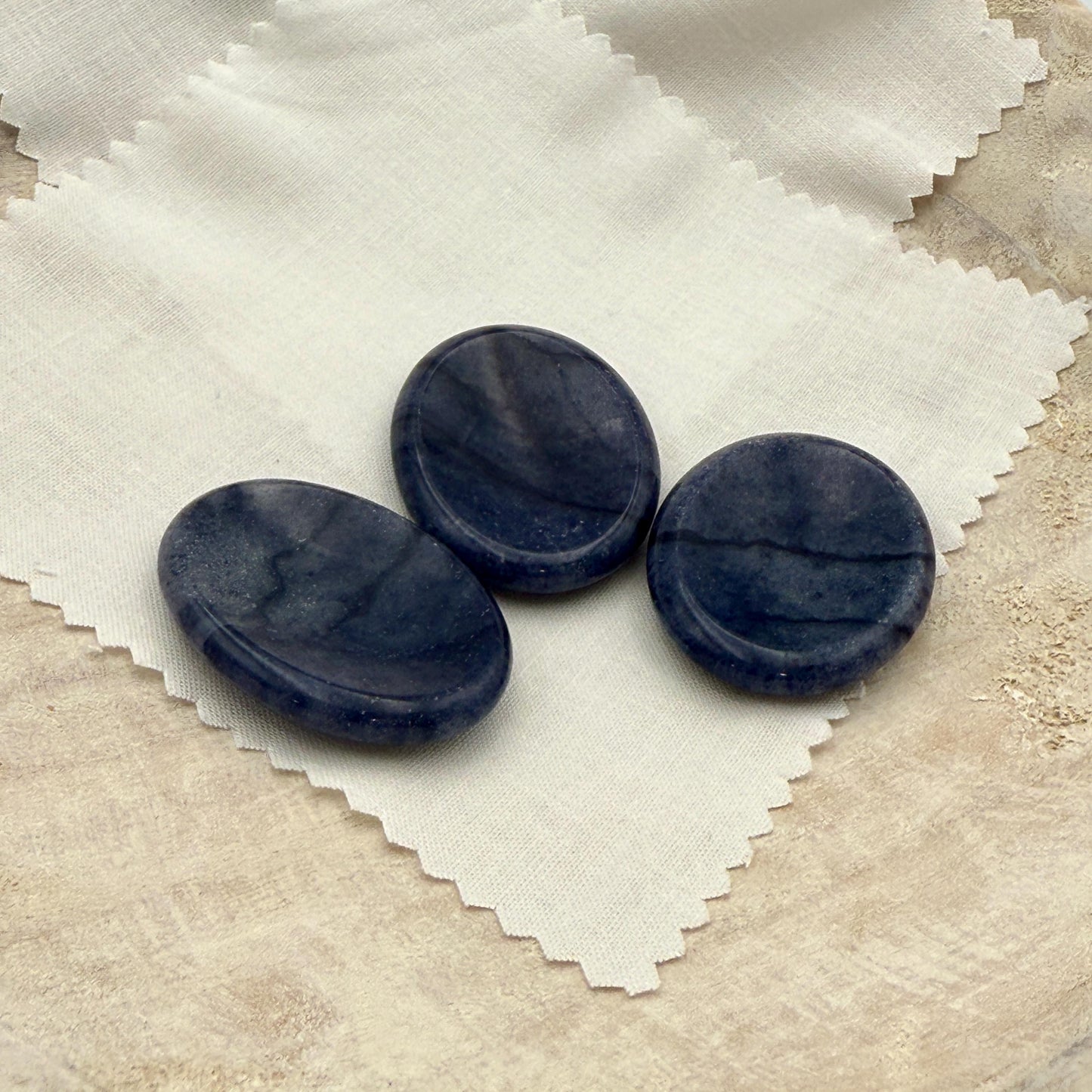 Blue Aventurine Worry Stone – Oval Palm Crystal for Calm & Confidence