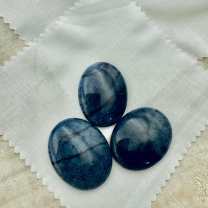 Blue Aventurine Worry Stone – Oval Palm Crystal for Calm & Confidence