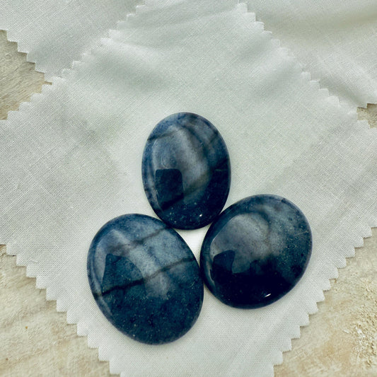 Blue Aventurine Worry Stone – Oval Palm Crystal for Calm & Confidence