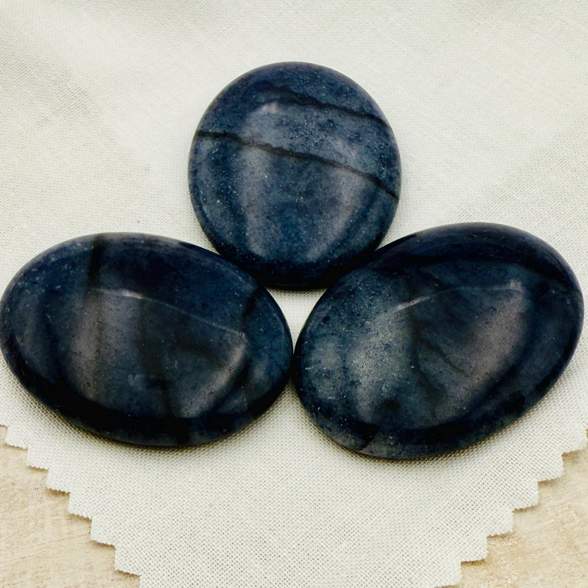Blue Aventurine Worry Stone – Oval Palm Crystal for Calm & Confidence