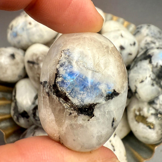 Rainbow Moonstone Tumbled Stone – Natural Crystal for Intuition, Feminine Energy, New Beginnings & Emotional Balance