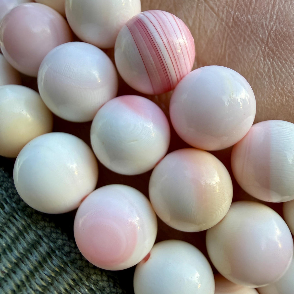 Pink Conch Shell Bracelet — Soft Tide
