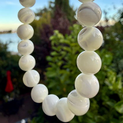 Mother of Pearl Bracelet — Gentle Glow