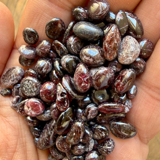 Garnet Chips – Garnet Gemstone Chips | Garnet Crystal Chips | Natural Garnet Stone Chips | Raw Garnet Chips | Chipped Garnet
