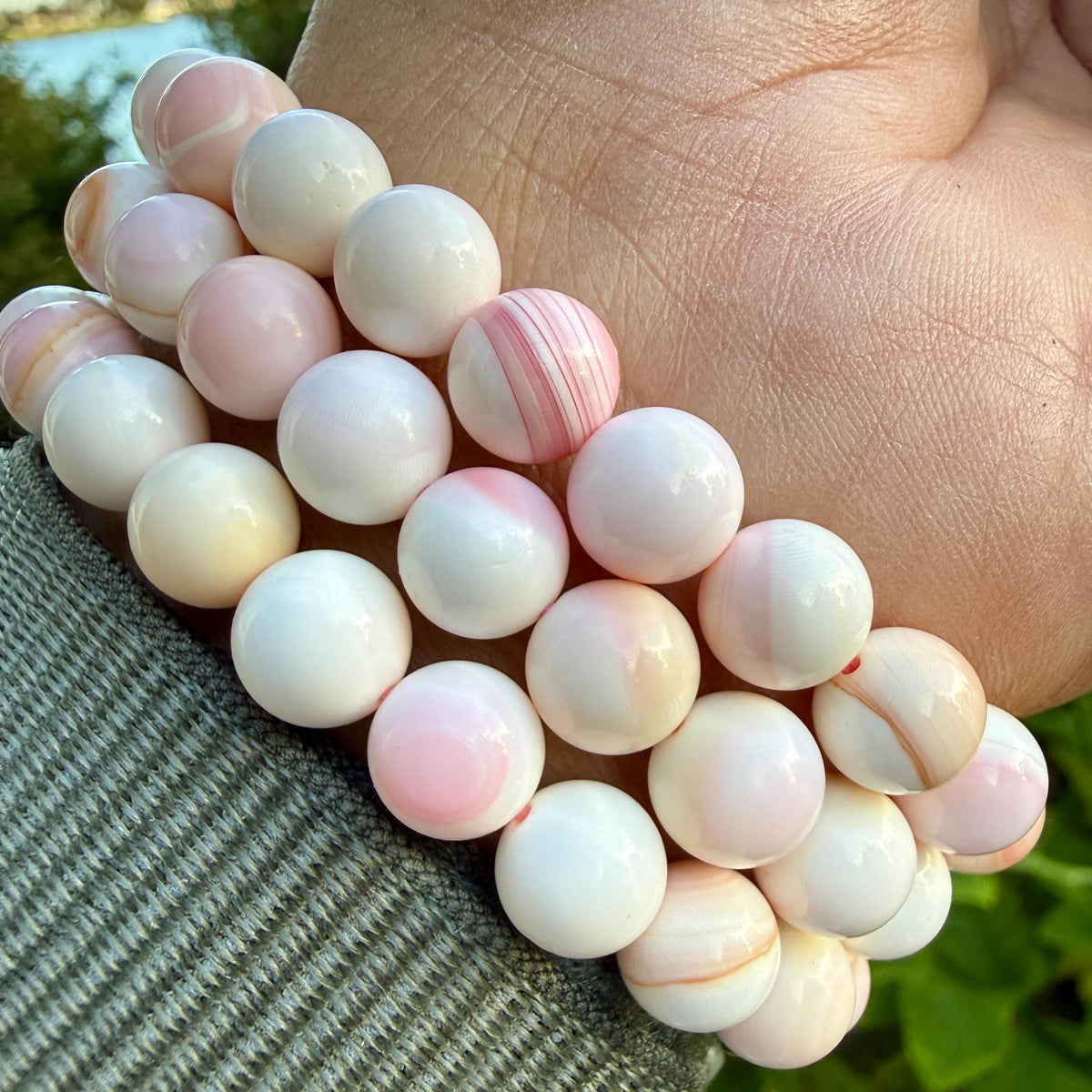 Pink Conch Shell Bracelet — Soft Tide